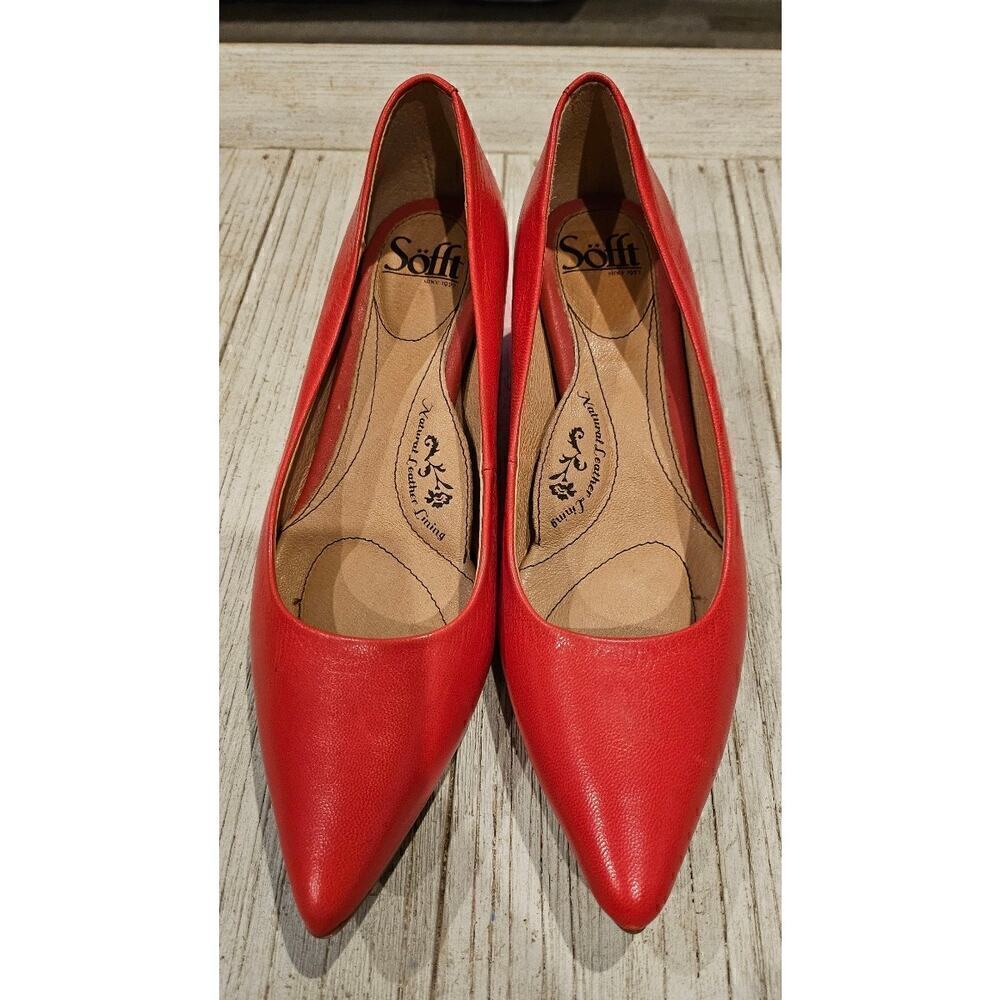 Sofft Womens Red Leather Closed Toe Heels Pumps Size 7.5M Casual